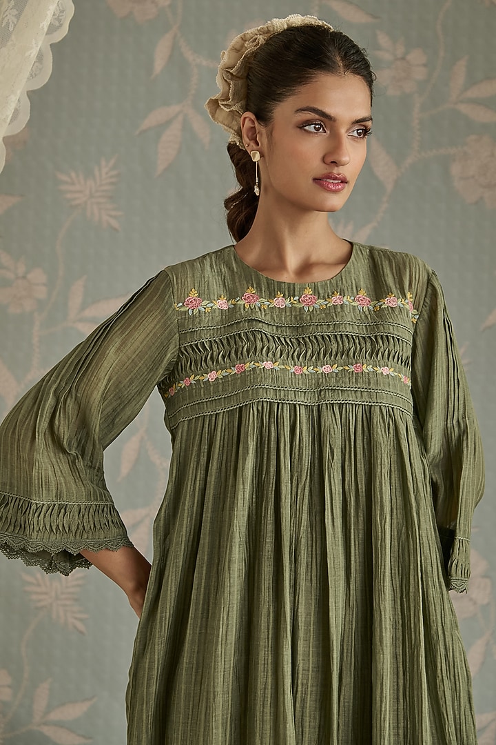 Green Chanderi Hand Embroidered Tunic Set by Kritika Dawar at Pernia's Pop Up Shop