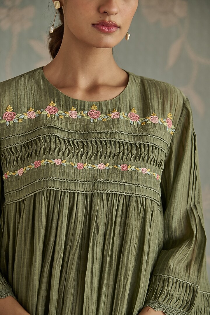 Green Chanderi Hand Embroidered Tunic Set by Kritika Dawar at Pernia's Pop Up Shop