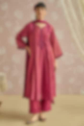 Magenta Tissue Hand Embroidered A-Line Kurta Set by Kritika Dawar at Pernia's Pop Up Shop