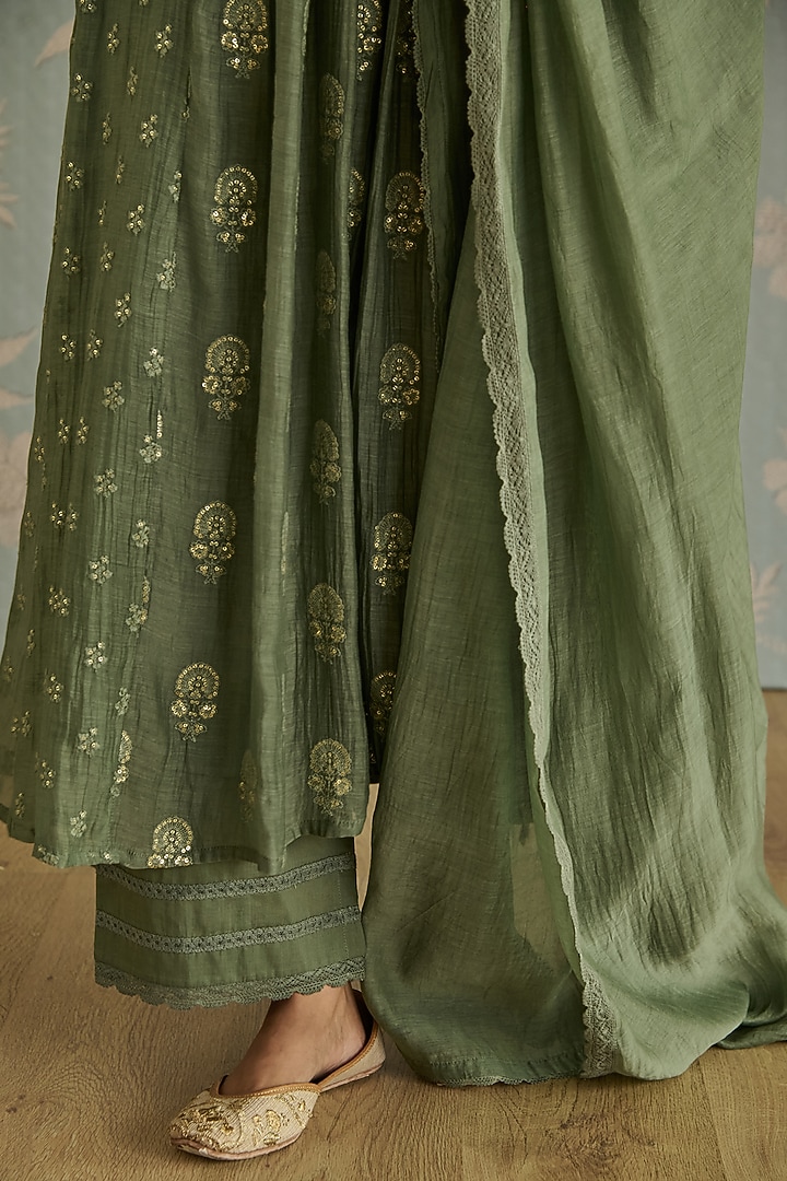 Green Chanderi Floral Embroidered A-Line Kurta Set by Kritika Dawar at Pernia's Pop Up Shop