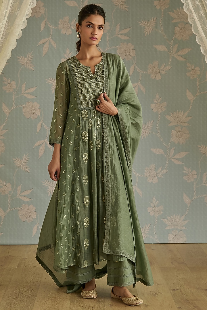 Green Chanderi Floral Embroidered A-Line Kurta Set by Kritika Dawar at Pernia's Pop Up Shop
