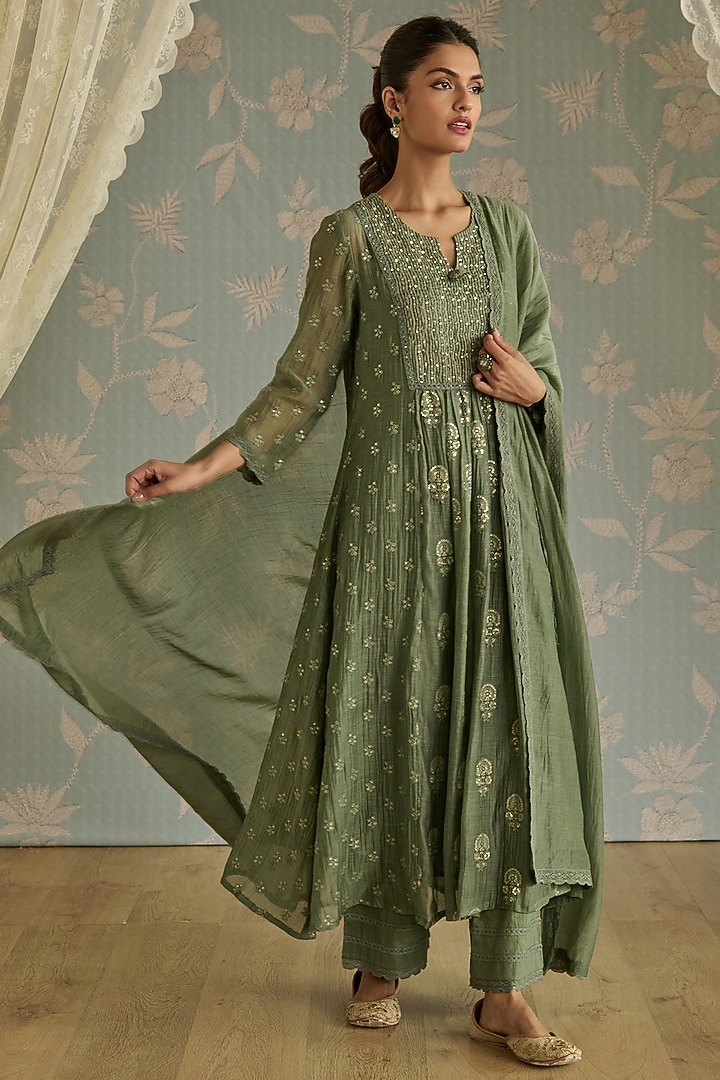 Green Chanderi Floral Embroidered A-Line Kurta Set by Kritika Dawar at Pernia's Pop Up Shop