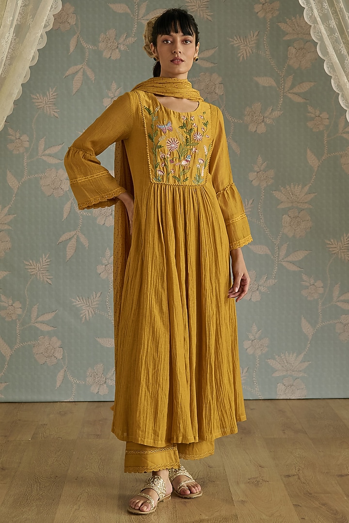 Mustard Chanderi Hand Embroidered Kurta Set by Kritika Dawar at Pernia's Pop Up Shop