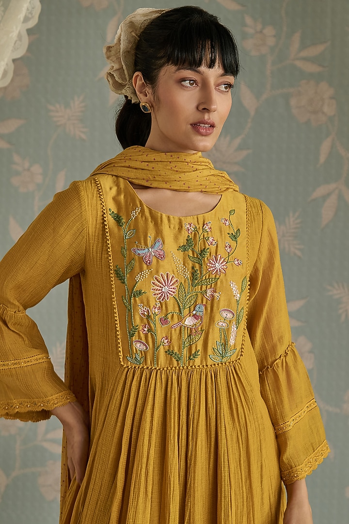 Mustard Chanderi Hand Embroidered Kurta Set by Kritika Dawar at Pernia's Pop Up Shop