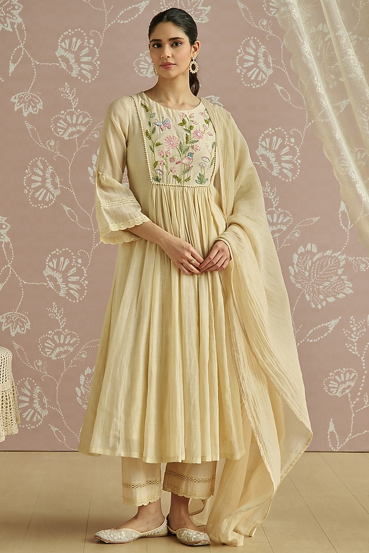Ivory Chanderi Hand Embroidered Kurta Set by Kritika Dawar at Pernia's Pop Up Shop