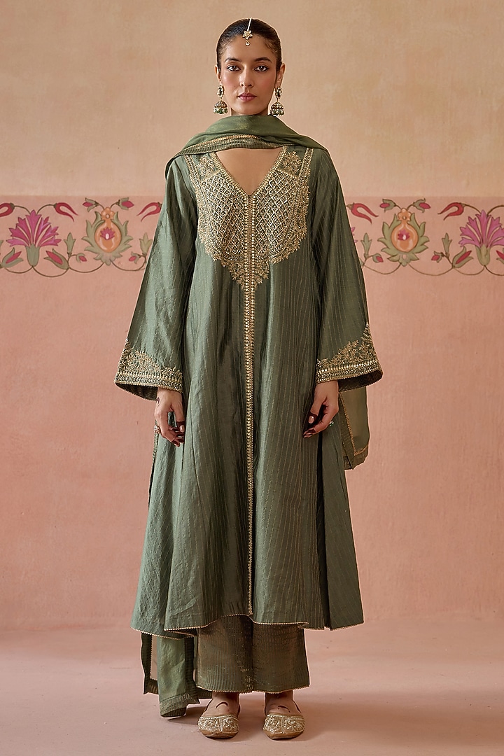 Sage Green Silk Chanderi Hand Embroidered Kurta Set by Kritika Dawar at Pernia's Pop Up Shop