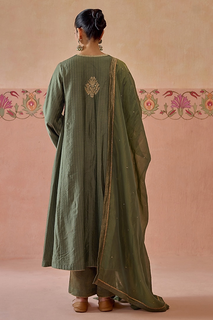 Sage Green Silk Chanderi Hand Embroidered Kurta Set by Kritika Dawar at Pernia's Pop Up Shop