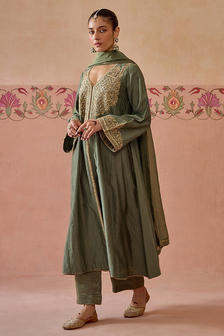 Sage Green Silk Chanderi Hand Embroidered Kurta Set by Kritika Dawar at Pernia's Pop Up Shop