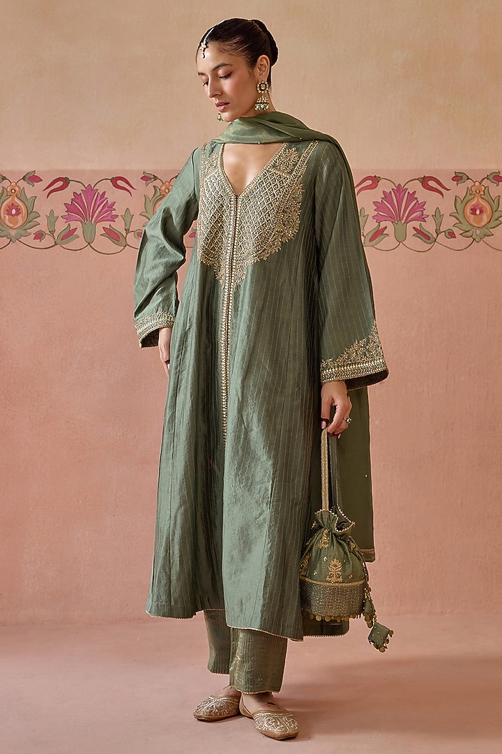Sage Green Silk Chanderi Hand Embroidered Kurta Set by Kritika Dawar at Pernia's Pop Up Shop