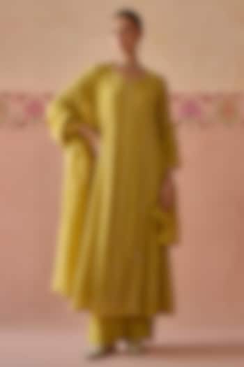 Yellow Crushed Chanderi Thread Embroidered A-Line Kurta Set by Kritika Dawar at Pernia's Pop Up Shop
