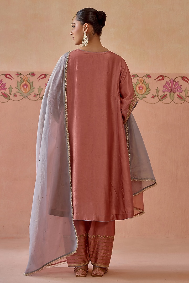 Blush Pink Silk Applique Work Kurta Set by Kritika Dawar at Pernia's Pop Up Shop