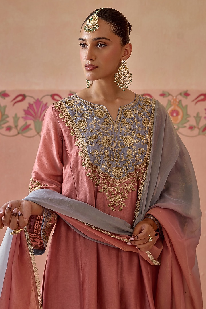 Blush Pink Silk Applique Work Kurta Set by Kritika Dawar at Pernia's Pop Up Shop