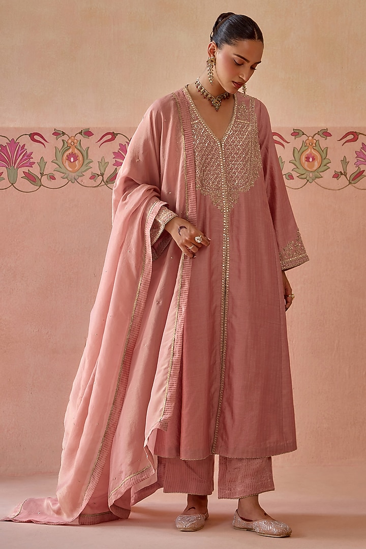Blush Pink Silk Chanderi Hand Embroidered Kurta Set by Kritika Dawar at Pernia's Pop Up Shop