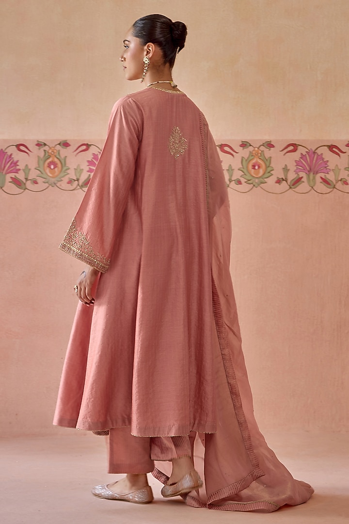 Blush Pink Silk Chanderi Hand Embroidered Kurta Set by Kritika Dawar at Pernia's Pop Up Shop