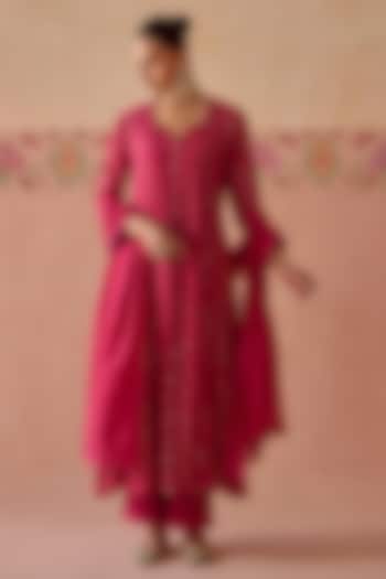 Magenta Crushed Chanderi Thread Embroidered A-Line Kurta Set by Kritika Dawar at Pernia's Pop Up Shop