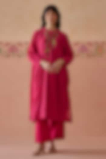 Magenta Chanderi Hand Embroidered Kurta Set by Kritika Dawar at Pernia's Pop Up Shop