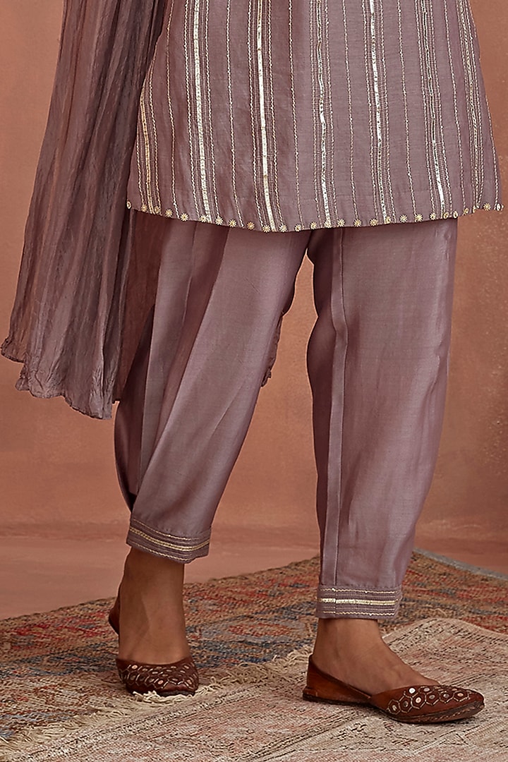 Mauve Chanderi Gota Striped Kurta Set by Kritika Dawar at Pernia's Pop Up Shop