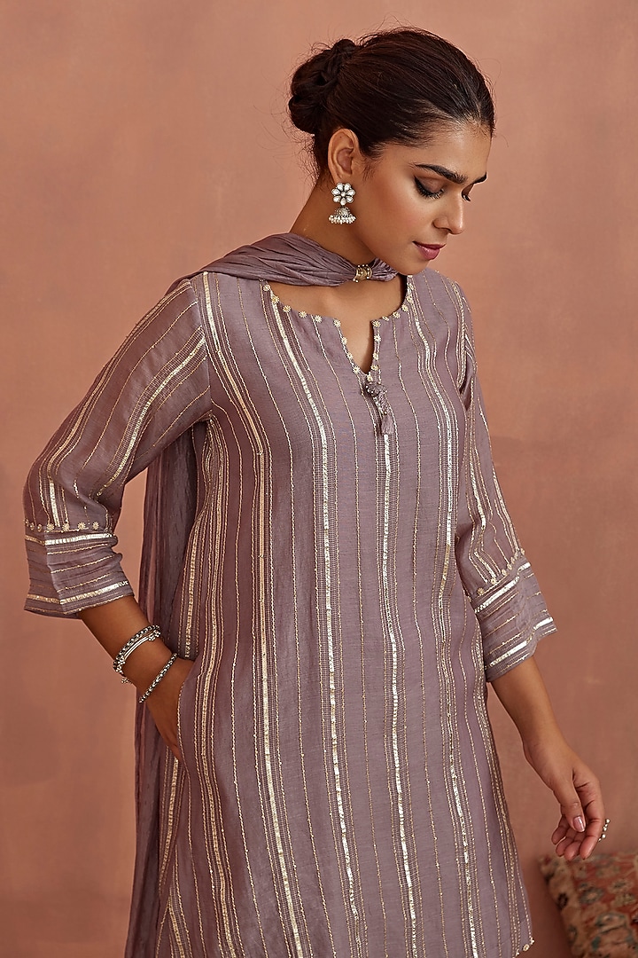 Mauve Chanderi Gota Striped Kurta Set by Kritika Dawar at Pernia's Pop Up Shop