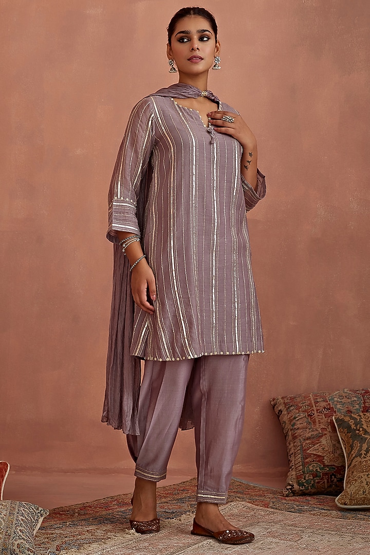 Mauve Chanderi Gota Striped Kurta Set by Kritika Dawar at Pernia's Pop Up Shop