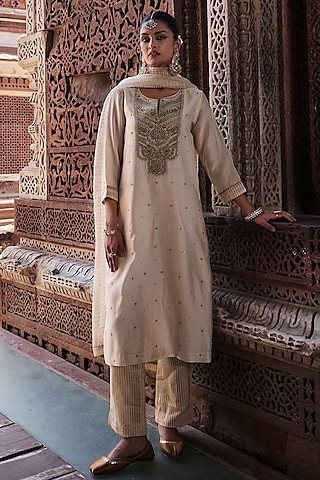 Ivory Chanderi Thread Embroidered Kurta Set by Kritika Dawar