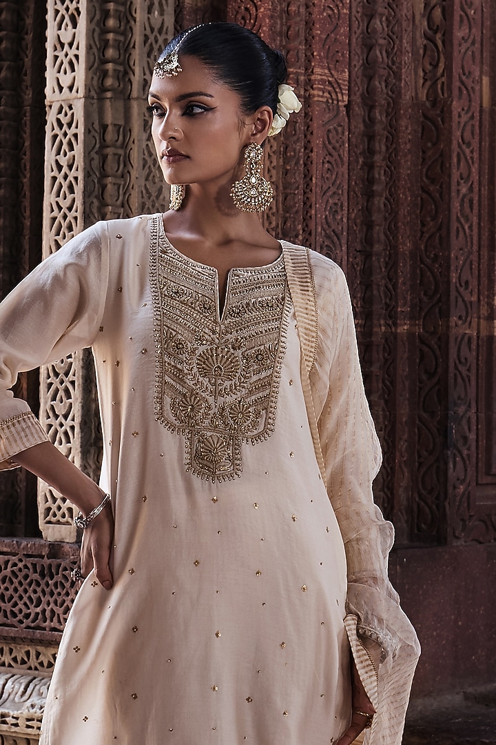 Ivory Chanderi Thread Embroidered Kurta Set by Kritika Dawar at Pernia's Pop Up Shop