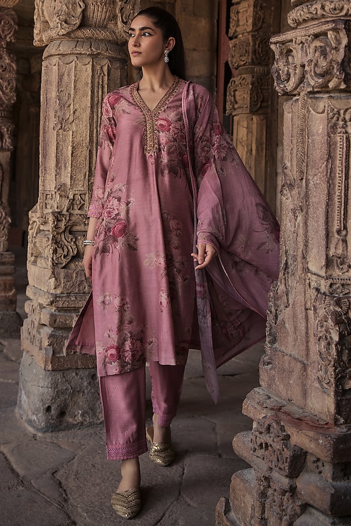 Blush Pink Chanderi Embroidered & Floral Printed Kurta Set by Kritika Dawar at Pernia's Pop Up Shop