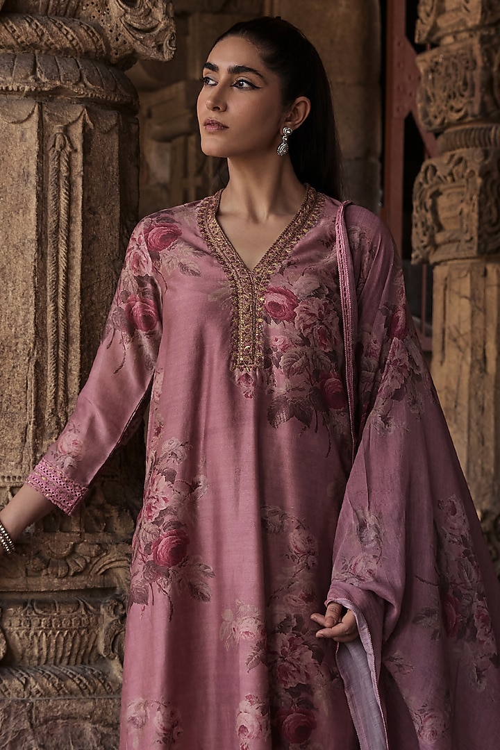 Blush Pink Chanderi Embroidered & Floral Printed Kurta Set by Kritika Dawar at Pernia's Pop Up Shop