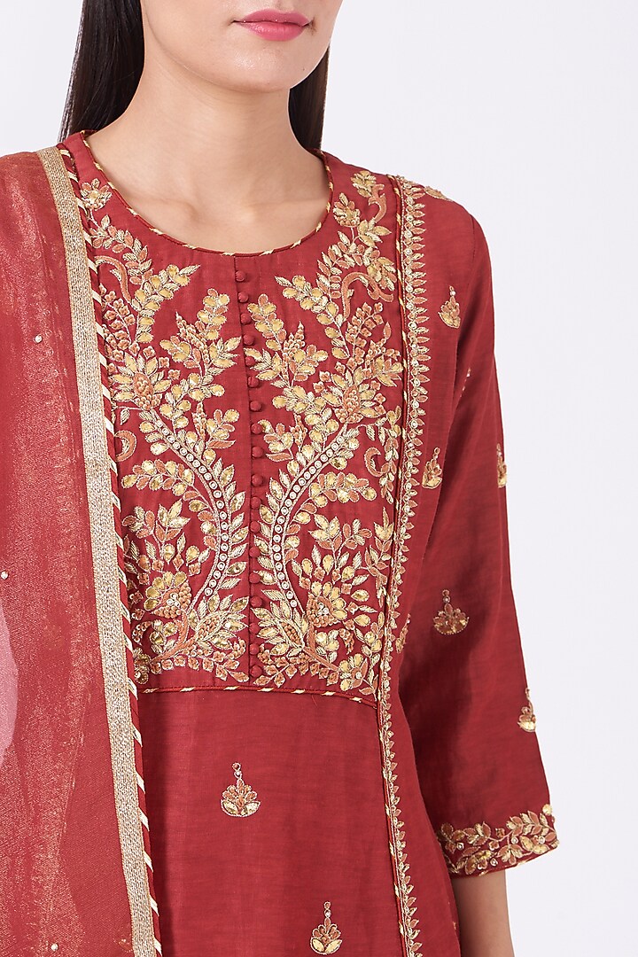 Maroon Gota Embroidered Kurta Set by Kritika Dawar at Pernia's Pop Up Shop