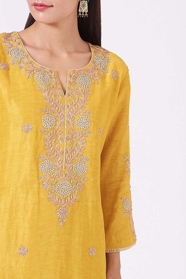 Yellow Hand Embroidered Kurta Set by Kritika Dawar at Pernia's Pop Up Shop