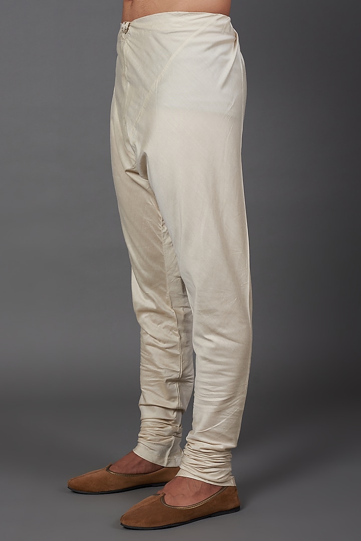 Peach Embroidered Kurta Set by Kishore Ramani at Pernia's Pop Up Shop