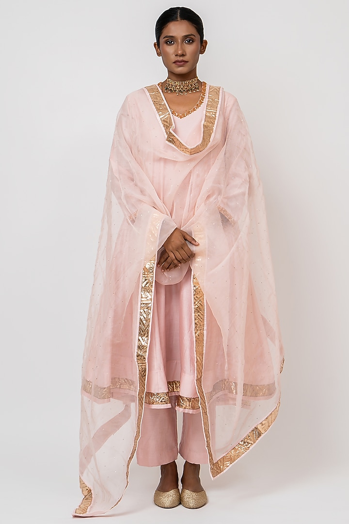 Pink Handwoven Chanderi Silk Embroidered Kurta Set by Kajal Agrawal at Pernia's Pop Up Shop