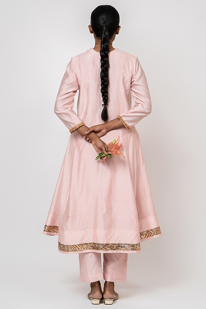 Pink Handwoven Chanderi Silk Embroidered Kurta Set by Kajal Agrawal at Pernia's Pop Up Shop