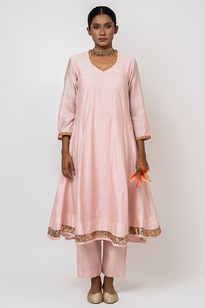 Pink Handwoven Chanderi Silk Embroidered Kurta Set by Kajal Agrawal at Pernia's Pop Up Shop
