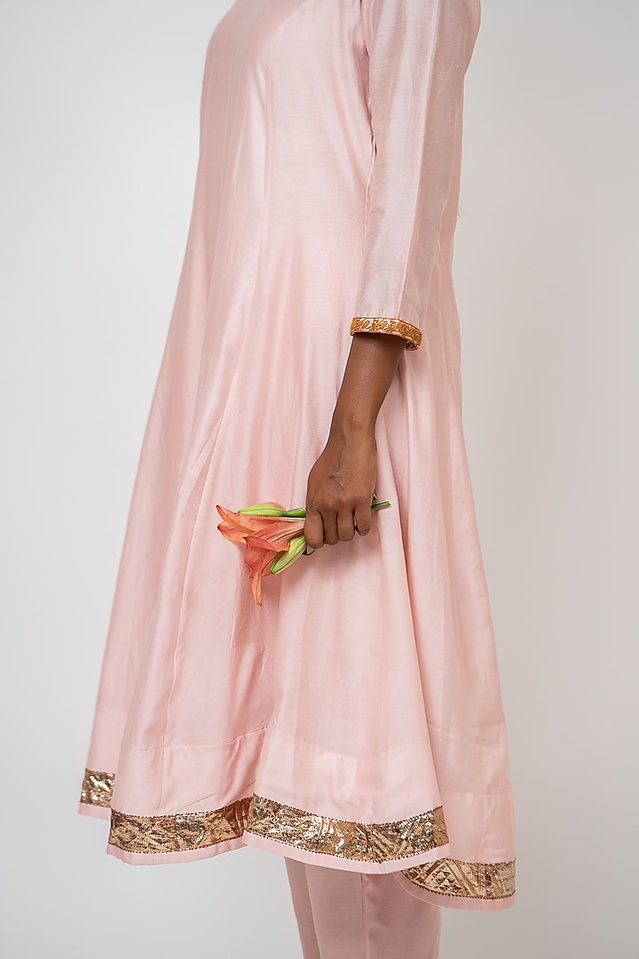 Pink Handwoven Chanderi Silk Embroidered Kurta Set by Kajal Agrawal at Pernia's Pop Up Shop