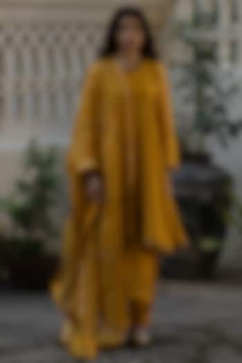 Yellow Handwoven Chanderi Silk Embroidered Kurta Set by Kajal Agrawal at Pernia's Pop Up Shop