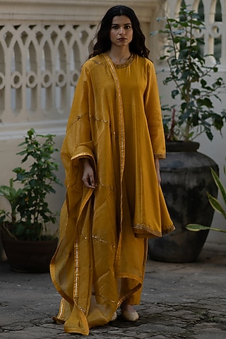 Yellow Handwoven Chanderi Silk Embroidered Kurta Set by Kajal Agrawal