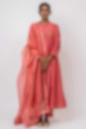 Peach Handwoven Chanderi Silk Embroidered Kurta Set by Kajal Agrawal at Pernia's Pop Up Shop