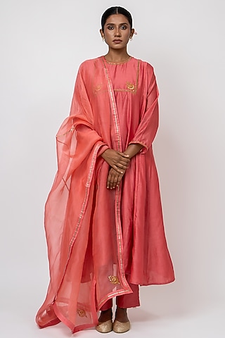 Peach Handwoven Chanderi Silk Embroidered Kurta Set by Kajal Agrawal