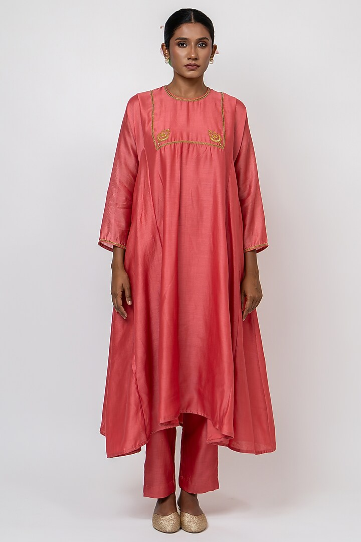 Peach Handwoven Chanderi Silk Embroidered Kurta Set by Kajal Agrawal at Pernia's Pop Up Shop