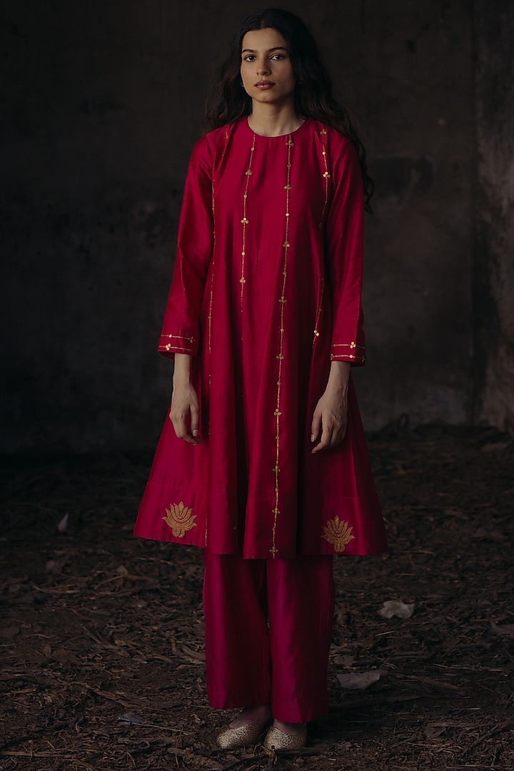 Red Handwoven Chanderi Silk Hand Embroidered Kurta Set by Kajal Agrawal at Pernia's Pop Up Shop