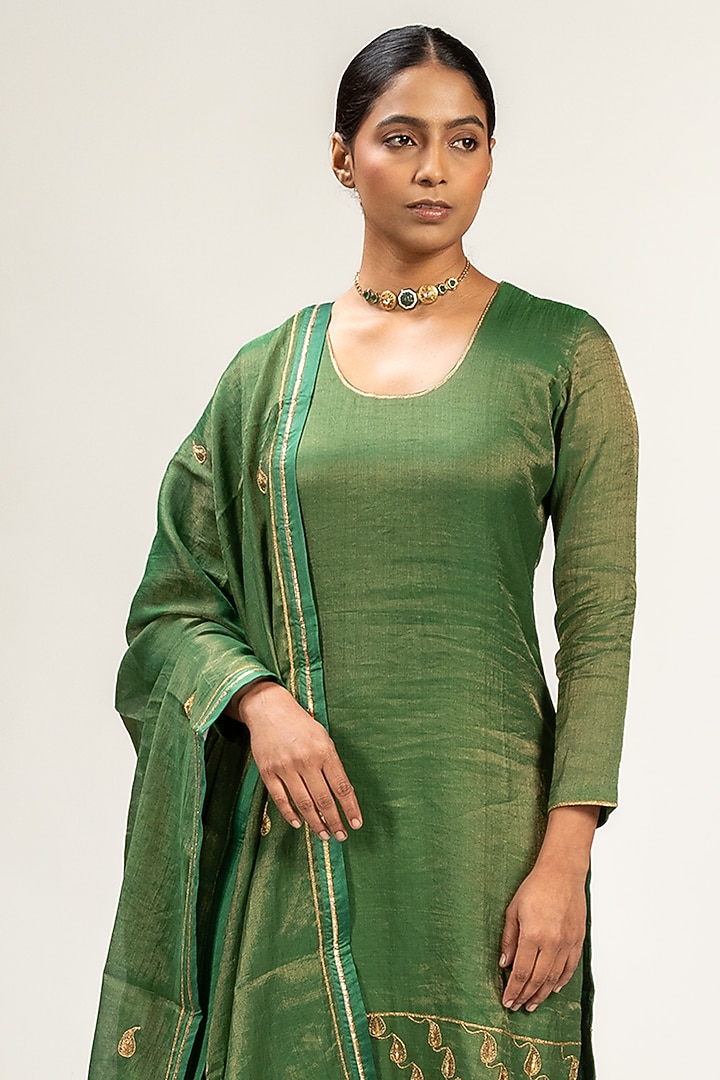 Green Handwoven Zari Chanderi Embroidered Kurta Set by Kajal Agrawal at Pernia's Pop Up Shop