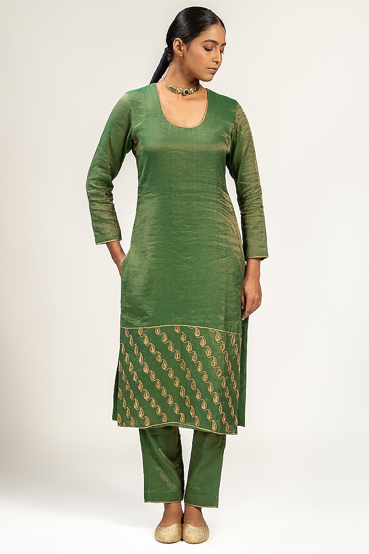 Green Handwoven Zari Chanderi Embroidered Kurta Set by Kajal Agrawal at Pernia's Pop Up Shop