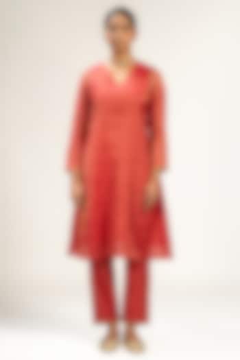 Red Handwoven Zari Chanderi Embroidered Kurta Set by Kajal Agrawal at Pernia's Pop Up Shop