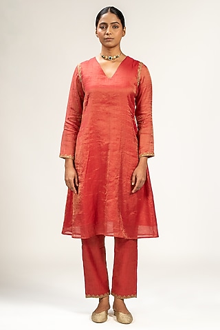 Red Handwoven Zari Chanderi Embroidered Kurta Set by Kajal Agrawal