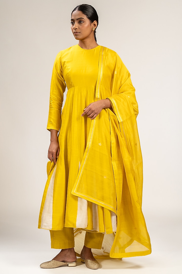 Yellow Handwoven Chanderi Silk Embroidered Party Wear Anarkali Set by Kajal Agrawal at Pernia's Pop Up Shop