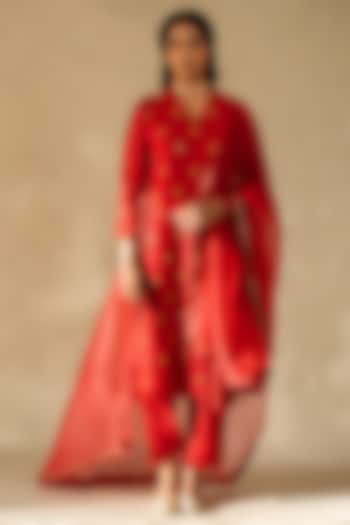 Red Handwoven Chanderi Silk Embroidered Kurta Set by Kajal Agrawal at Pernia's Pop Up Shop