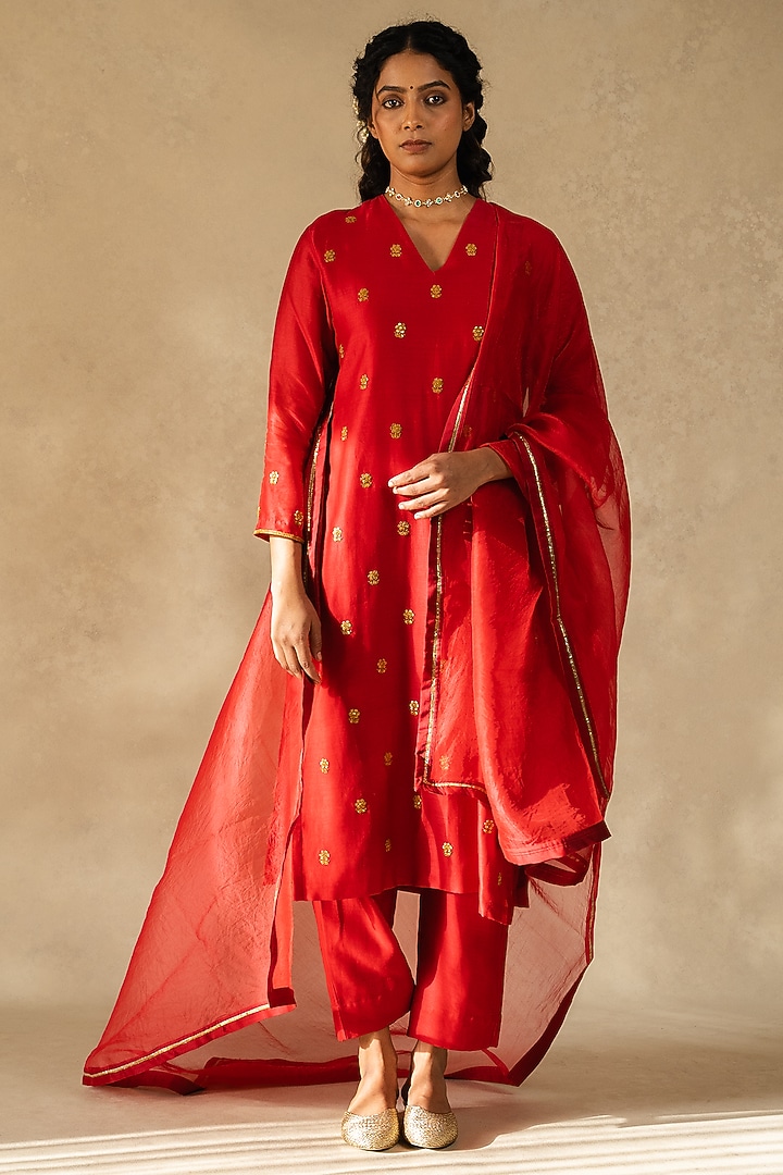 Red Handwoven Chanderi Silk Embroidered Kurta Set by Kajal Agrawal at Pernia's Pop Up Shop