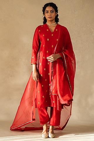 Red Handwoven Chanderi Silk Embroidered Kurta Set by Kajal Agrawal