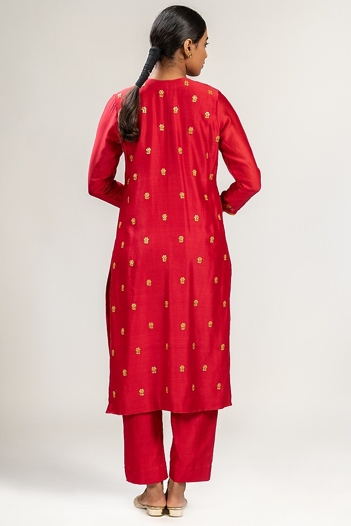 Red Handwoven Chanderi Silk Embroidered Kurta Set by Kajal Agrawal at Pernia's Pop Up Shop