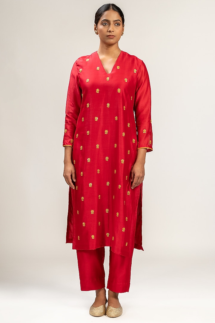 Red Handwoven Chanderi Silk Embroidered Kurta Set by Kajal Agrawal at Pernia's Pop Up Shop